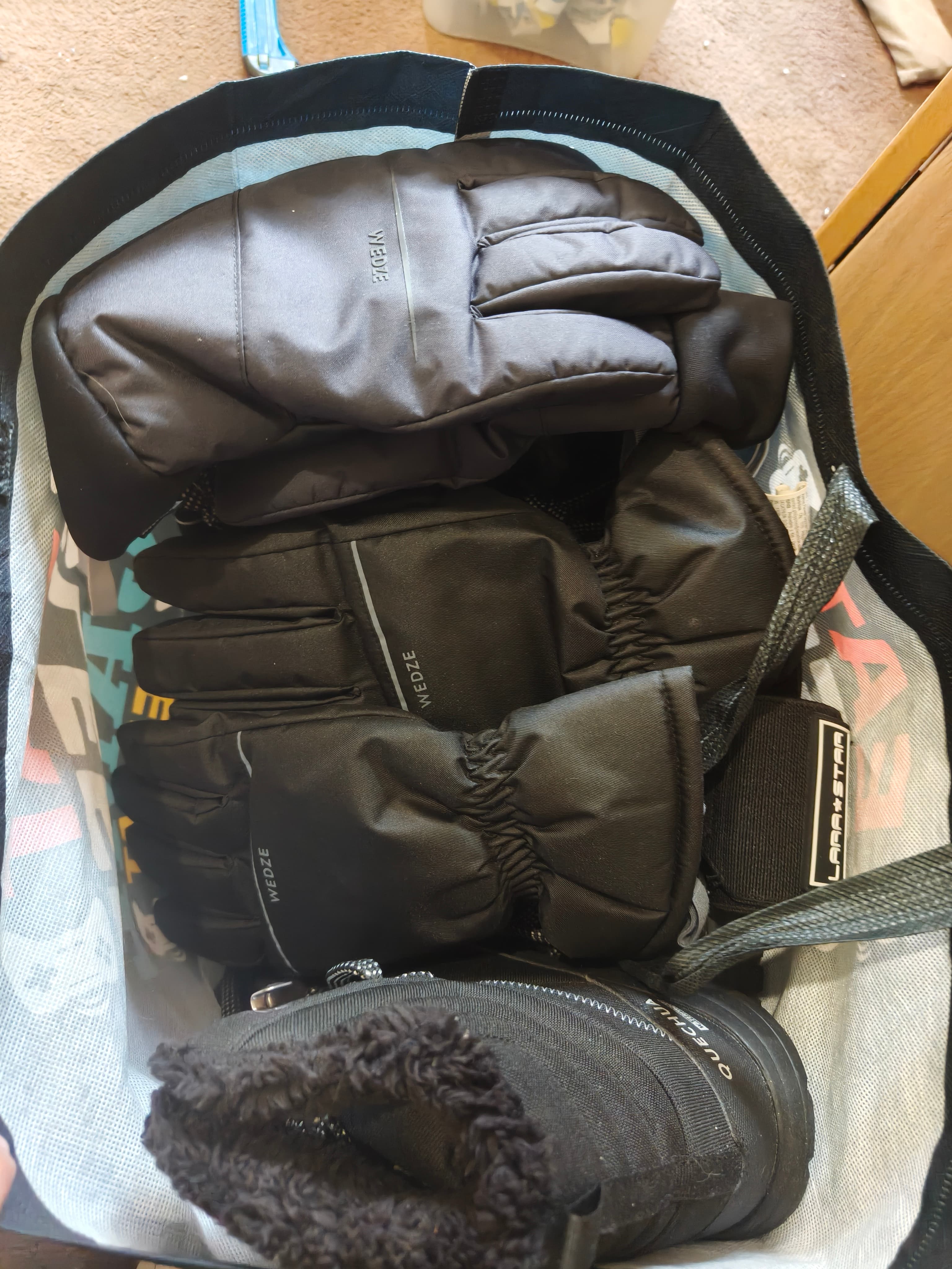 Wedze Ski Gloves and Helmet Set